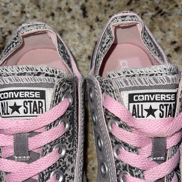 Converse - Picture 2 of 8